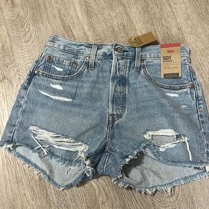 NWT Levi’s Jean Shorts W29